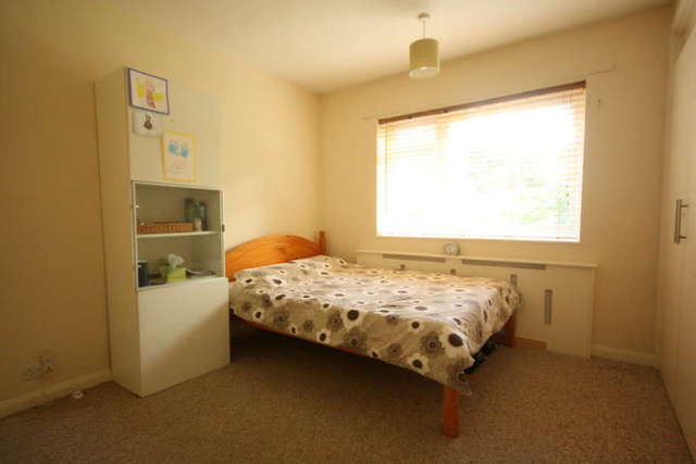  Image of 2 bedroom Apartment to rent in Queens Road Kingston upon Thames KT2 at Surrey  Kingston Upon Thames, KT2 7ST