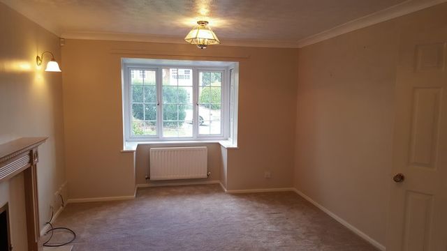  Image of 4 bedroom Detached house to rent in Redwood Drive Bradley Huddersfield HD2 at Redwood Drive  Huddersfield, HD2 1PW