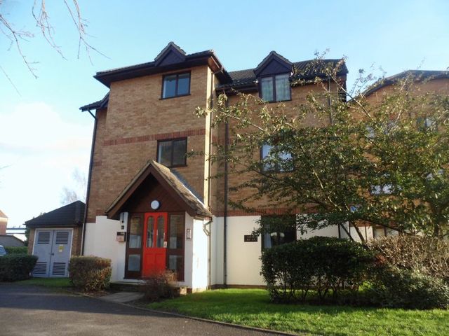 Image of 2 bedroom Flat for sale in Redwood Grove Bedford MK42 at Redwood Grove  Bedford, MK42 9NW