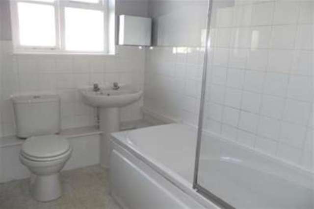  Image of 2 bedroom Terraced house to rent in Rigley Drive Nottingham NG5 at Nottingham, NG5 9RJ