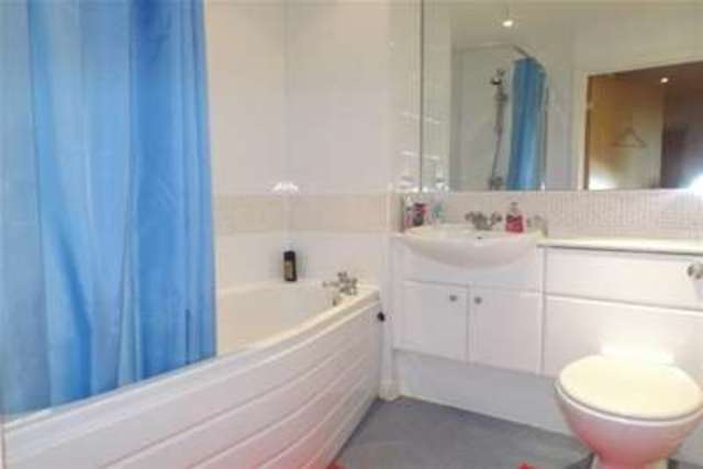  Image of 2 bedroom Flat to rent in Vellacott Close Cardiff CF10 at Cardiff, CF10 4AQ