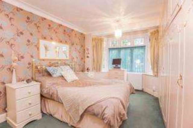  Image of 4 bedroom Terraced house for sale in Woodlands Avenue Chadwell Heath Romford RM6 at Romford  Marks Gate, RM6 6EA