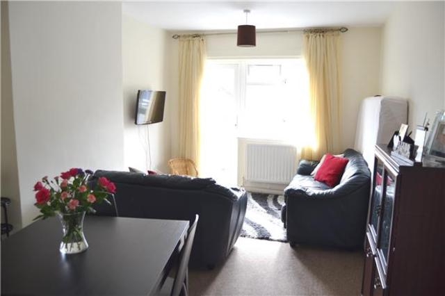  Image of 2 bedroom Flat to rent in Angel Way Romford RM1 at Essex, RM1 1JH