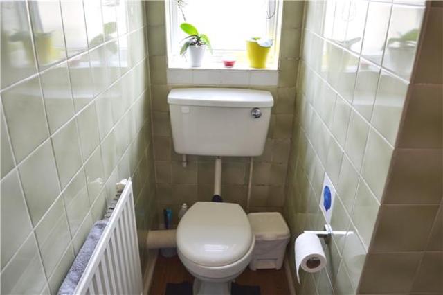  Image of 2 bedroom Flat to rent in Angel Way Romford RM1 at Essex, RM1 1JH