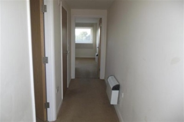  Image of 1 bedroom Flat to rent in Roseberry Avenue Benfleet SS7 at Benfleet, SS7 4HJ