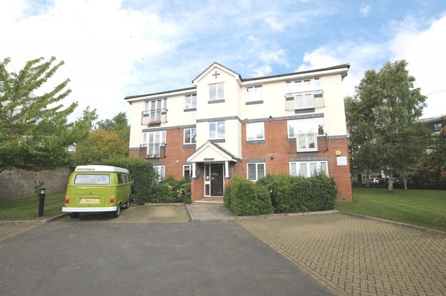  Image of 2 bedroom Flat to rent in Roydon Court Mayfield Road Hersham Walton-on-Thames KT12 at Mayfield Road  Walton-On-Thames, KT12 5HZ