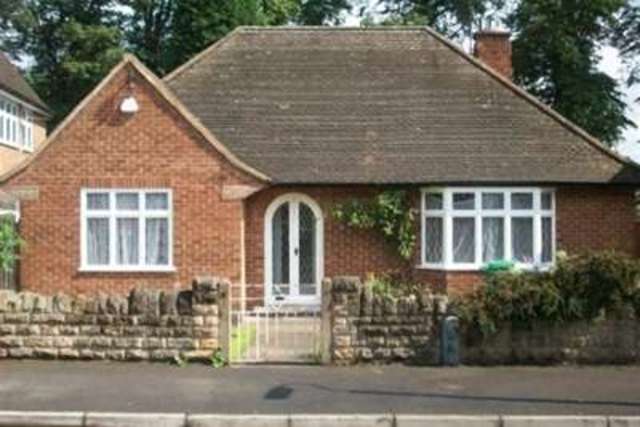  Image of 2 bedroom Bungalow to rent in Russell Crescent Nottingham NG8 at Nottingham, NG8 2BQ