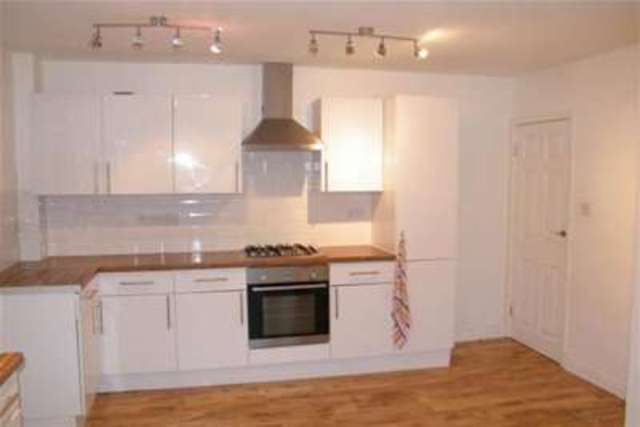  Image of 2 bedroom Bungalow to rent in Russell Crescent Nottingham NG8 at Nottingham, NG8 2BQ