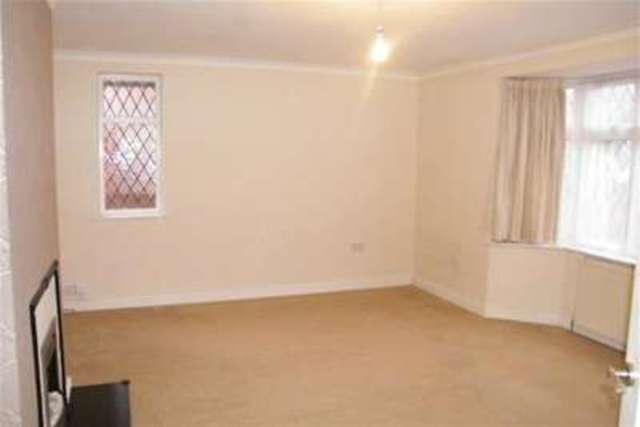 Image of 2 bedroom Bungalow to rent in Russell Crescent Nottingham NG8 at Nottingham, NG8 2BQ