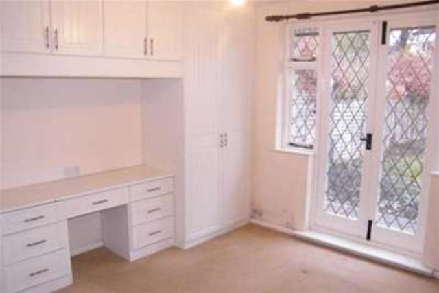  Image of 2 bedroom Bungalow to rent in Russell Crescent Nottingham NG8 at Nottingham, NG8 2BQ