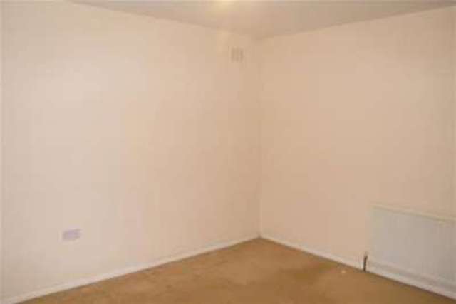 Image of 2 bedroom Bungalow to rent in Russell Crescent Nottingham NG8 at Nottingham, NG8 2BQ