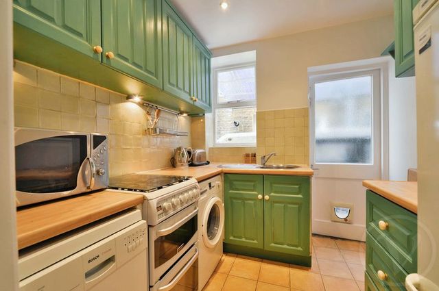  Image of 2 bedroom Flat to rent in Saltram Crescent London W9 at Saltram Crescent Maida Vale London, W9 3JS