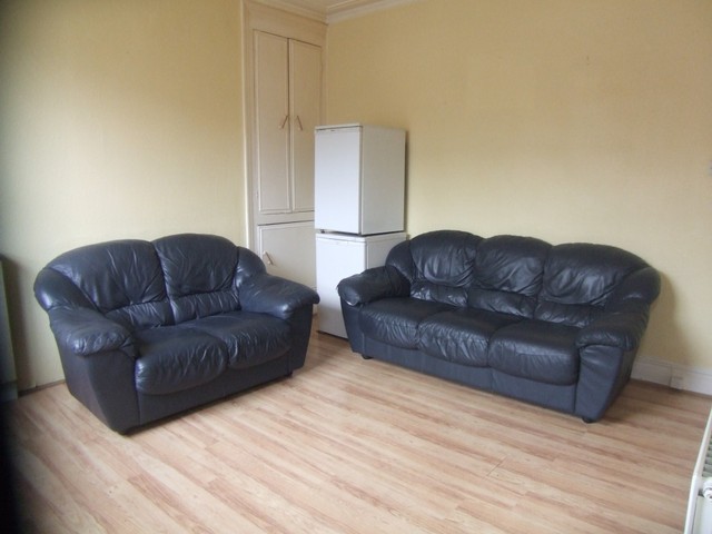  Image of 2 bedroom Terraced house to rent in Sandhurst Terrace Leeds LS8 at Sandhurst Terrace Harehills Leeds, LS8 3QS