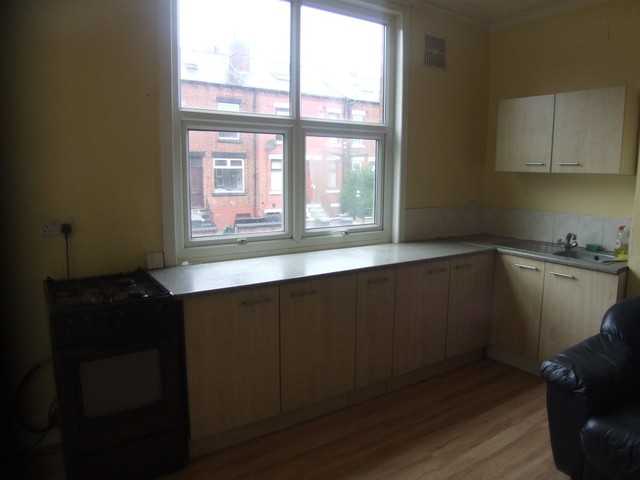  Image of 2 bedroom Terraced house to rent in Sandhurst Terrace Leeds LS8 at Sandhurst Terrace Harehills Leeds, LS8 3QS