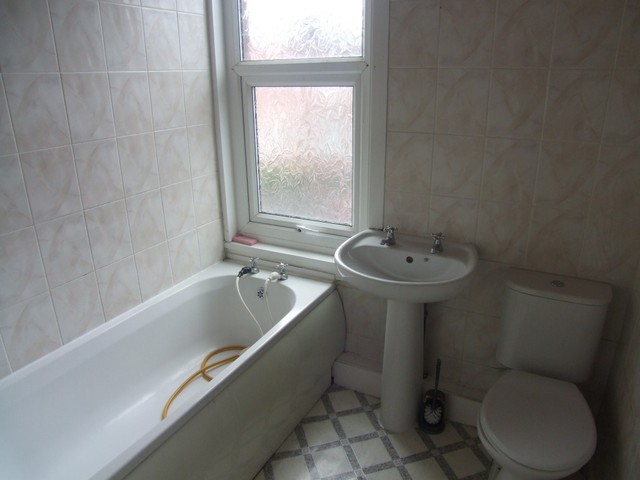  Image of 2 bedroom Terraced house to rent in Sandhurst Terrace Leeds LS8 at Sandhurst Terrace Harehills Leeds, LS8 3QS