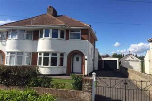  Image of 3 bedroom Detached house to rent in Saxonhurst Road Bournemouth BH10 at Bournemouth, BH10 6JJ