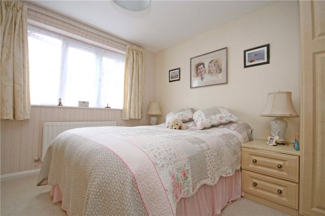 Image of 1 bedroom Apartment for sale in Lansdown Close Walton-on-Thames KT12 at Lansdown Close Walton-on-Thames Walton-on-Thames, KT12 3NN