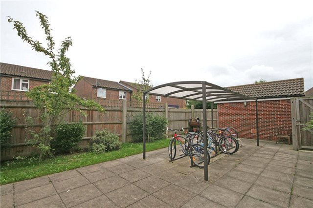  Image of 1 bedroom Apartment for sale in Lansdown Close Walton-on-Thames KT12 at Lansdown Close Walton-on-Thames Walton-on-Thames, KT12 3NN
