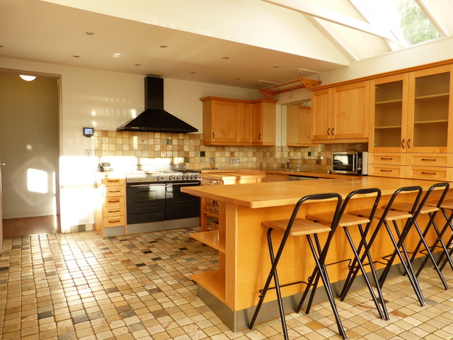  Image of 6 bedroom Detached house to rent in Sherwood Road London NW4 at London, NW4 1AE
