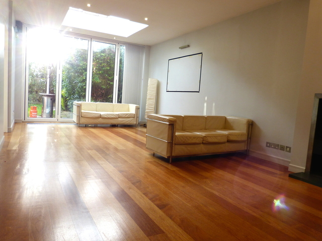  Image of 6 bedroom Detached house to rent in Sherwood Road London NW4 at London, NW4 1AE
