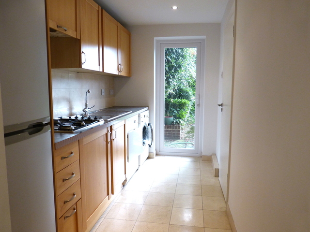  Image of 6 bedroom Detached house to rent in Sherwood Road London NW4 at London, NW4 1AE