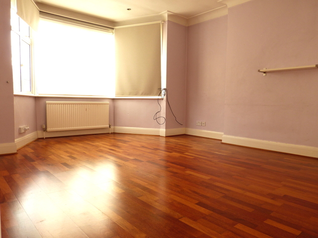  Image of 6 bedroom Detached house to rent in Sherwood Road London NW4 at London, NW4 1AE