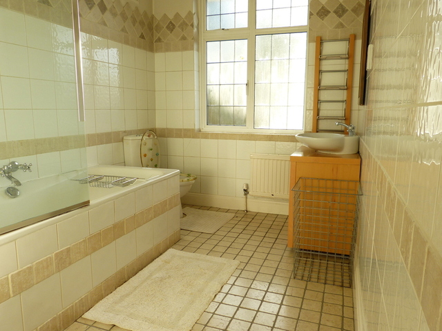  Image of 6 bedroom Detached house to rent in Sherwood Road London NW4 at London, NW4 1AE
