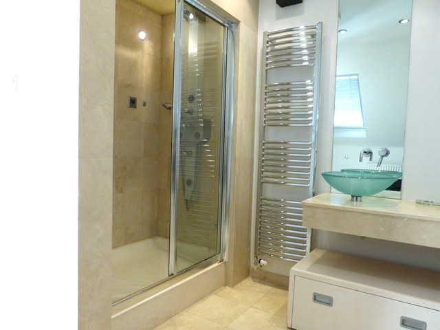  Image of 6 bedroom Detached house to rent in Sherwood Road London NW4 at London, NW4 1AE