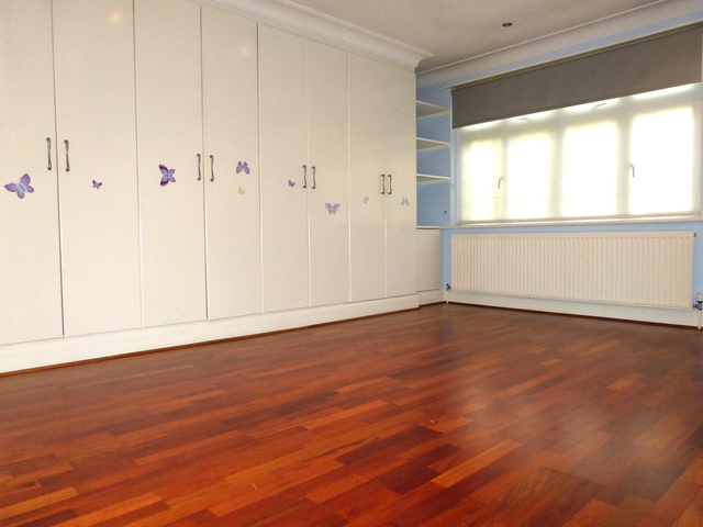  Image of 6 bedroom Detached house to rent in Sherwood Road London NW4 at London, NW4 1AE