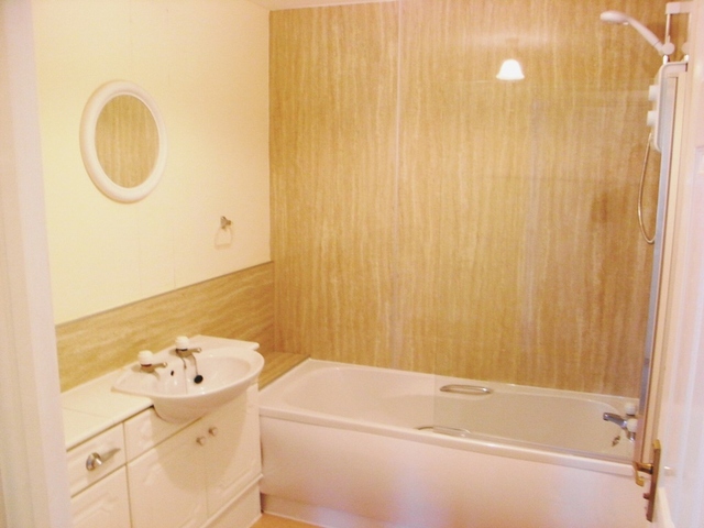 Image of 2 bedroom Flat to rent in Silvergrove Street Glasgow G40 at Glasgow Green Glasgow Glasgow, G40 1DE