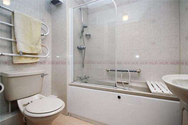  Image of 2 bedroom Retirement Property for sale in Silverwood Court Wakehurst Place Rustington Littlehampton BN16 at Wakehurst Place Rustington Rustington, BN16 3UZ