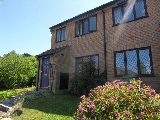  Image of 3 bedroom Semi-Detached house to rent in Slimbridge Close Yate Bristol BS37 at Slimbridge Close Yate BRISTOL, BS37 8XZ
