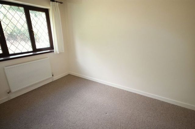  Image of 3 bedroom Semi-Detached house to rent in Slimbridge Close Yate Bristol BS37 at Slimbridge Close Yate BRISTOL, BS37 8XZ