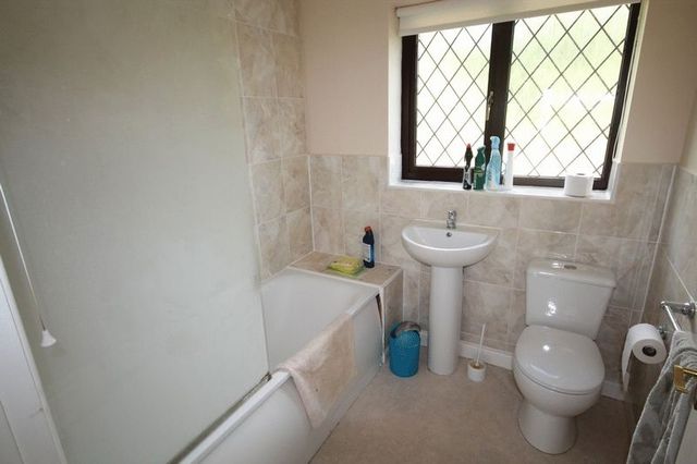  Image of 3 bedroom Semi-Detached house to rent in Slimbridge Close Yate Bristol BS37 at Slimbridge Close Yate BRISTOL, BS37 8XZ