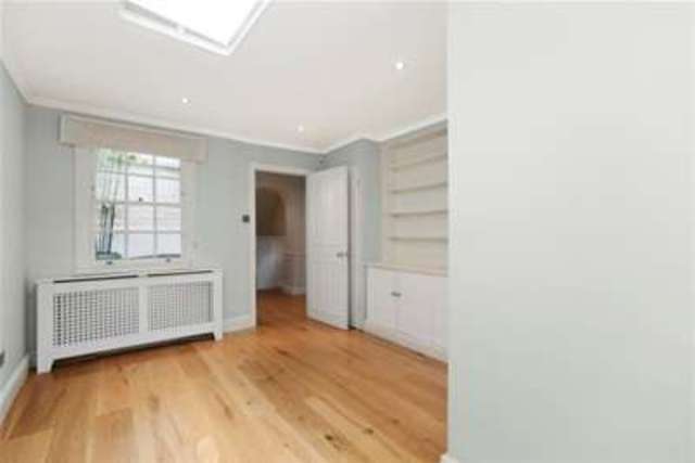  Image of 3 bedroom Detached house to rent in Smith Terrace London SW3 at London, SW3 4DH