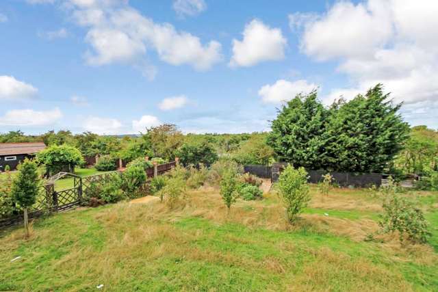  Image of 6 bedroom Detached house for sale in Southend Lane Northall Dunstable LU6 at South End Lane Northall Dunstable, LU6 2EX