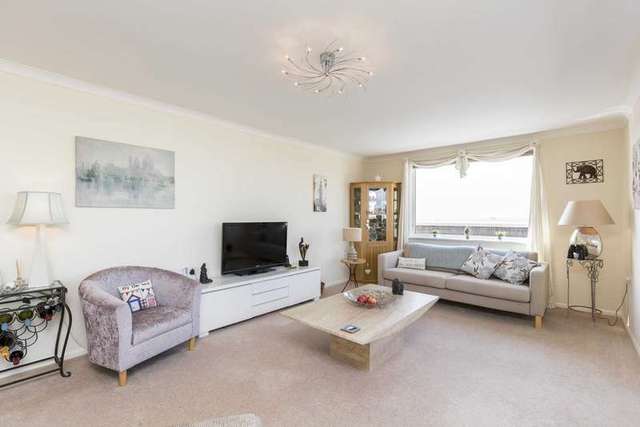  Image of 2 bedroom Flat for sale in Craneswater Park Southsea PO4 at Southsea Hampshire, PO4 0NX