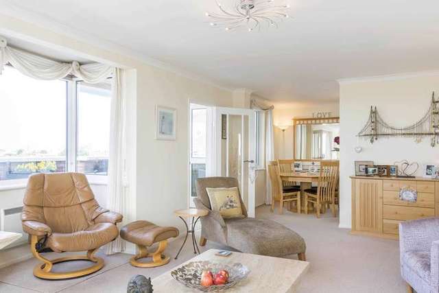  Image of 2 bedroom Flat for sale in Craneswater Park Southsea PO4 at Southsea Hampshire, PO4 0NX