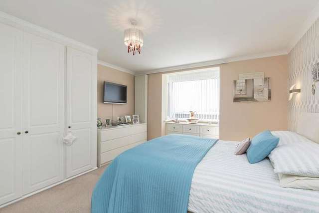  Image of 2 bedroom Flat for sale in Craneswater Park Southsea PO4 at Southsea Hampshire, PO4 0NX