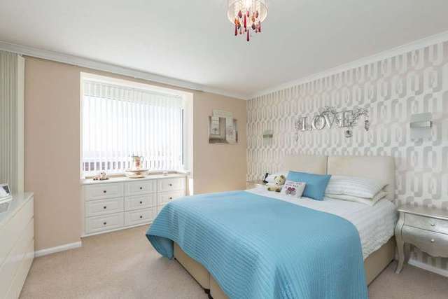  Image of 2 bedroom Flat for sale in Craneswater Park Southsea PO4 at Southsea Hampshire, PO4 0NX