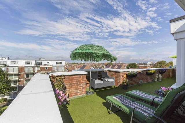  Image of 2 bedroom Flat for sale in Craneswater Park Southsea PO4 at Southsea Hampshire, PO4 0NX