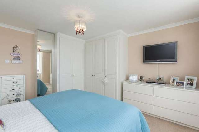  Image of 2 bedroom Flat for sale in Craneswater Park Southsea PO4 at Southsea Hampshire, PO4 0NX