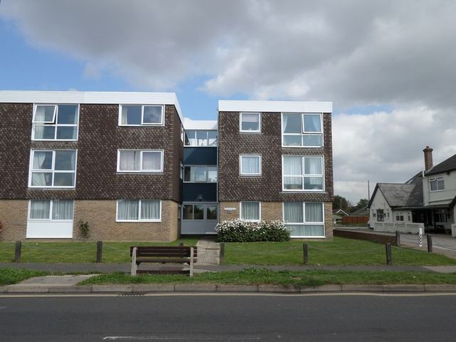  Image of 1 bedroom Flat to rent in Elmer Road Middleton-on-Sea Bognor Regis PO22 at Elmer Road  Bognor Regis, PO22 6HD
