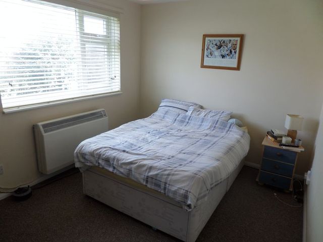  Image of 1 bedroom Flat to rent in Elmer Road Middleton-on-Sea Bognor Regis PO22 at Elmer Road  Bognor Regis, PO22 6HD