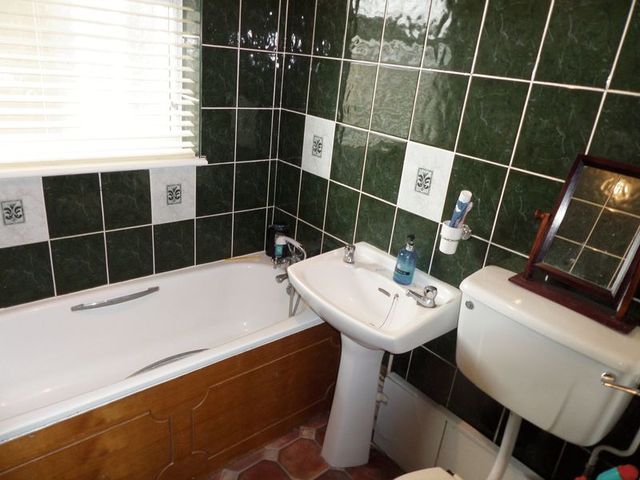  Image of 1 bedroom Flat to rent in Elmer Road Middleton-on-Sea Bognor Regis PO22 at Elmer Road  Bognor Regis, PO22 6HD
