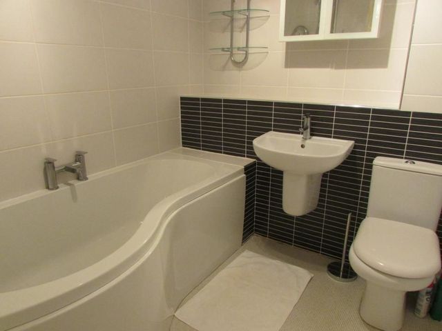  Image of 2 bedroom Flat to rent in Spiers Grove Thornliebank Glasgow G46 at Thornliebank East Renfrewshire East Renfrewshire, G46 7RL