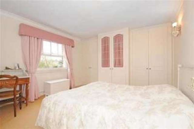  Image of 2 bedroom Flat to rent in Spring Terrace Richmond TW9 at Richmond, TW9 1LW