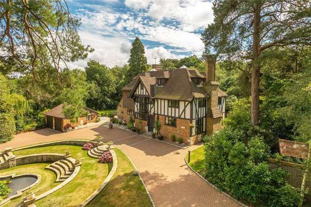  Image of 6 bedroom Detached house for sale in Springhurst Close Croydon CR0 at Croydon  Shirley, CR0 5AT