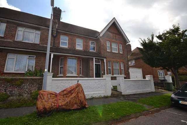  Image of 2 bedroom Flat to rent in St. Davids Avenue Bexhill-on-Sea TN40 at Bexhill On Sea, TN40 2BE
