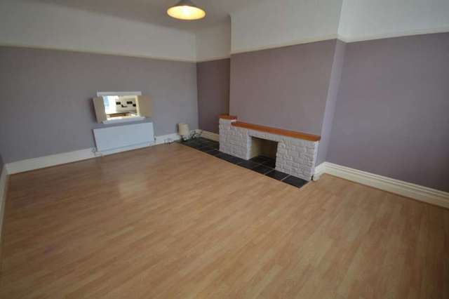 Image of 2 bedroom Flat to rent in St. Davids Avenue Bexhill-on-Sea TN40 at Bexhill On Sea, TN40 2BE